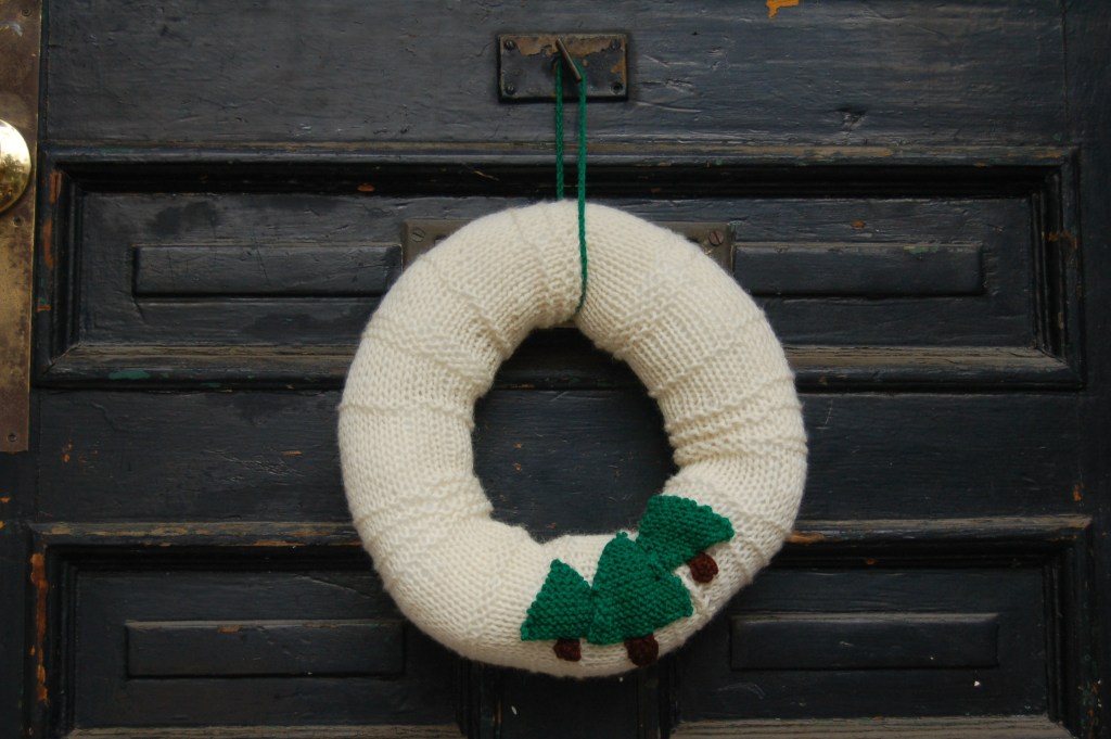 Knitted Christmas Wreath Free Pattern