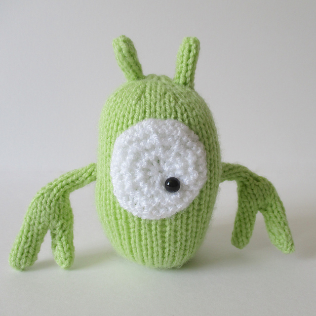 Alien and Robot Free Knitting Pattern